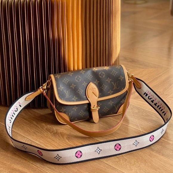 Brown LV Monogram Shoulder Bag, New - Picture 16 of 16